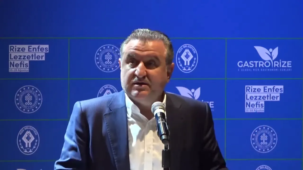 Osman Aşkın Bak'ın Muğla'daki konuşmasında savunma sanayisi ve yurt yatırımları anlattığı program